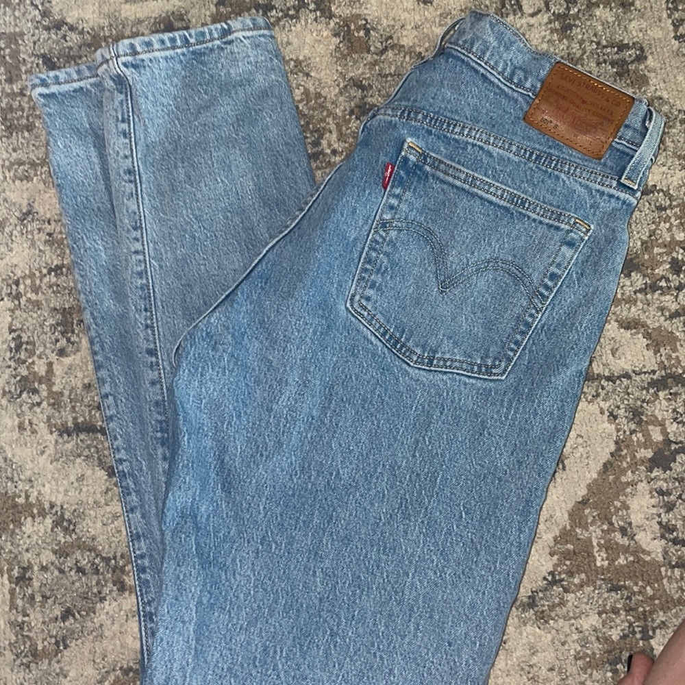 Levi Light Wash 501 Striaght cut skinny ish jeans